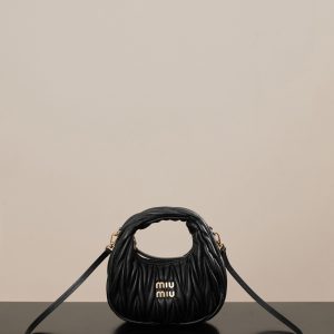 Miu Miu Wander Matelassé Réplica 1:1 de Alta Gama en Cuero Negro 1124293227 - front view | Miu Miu