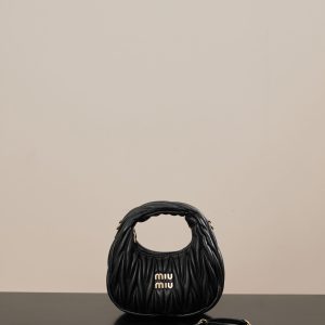 Miu Miu Wander Matelassé Réplica 1:1 de Alta Gama en Cuero Negro 1124293227 - side view | Miu Miu